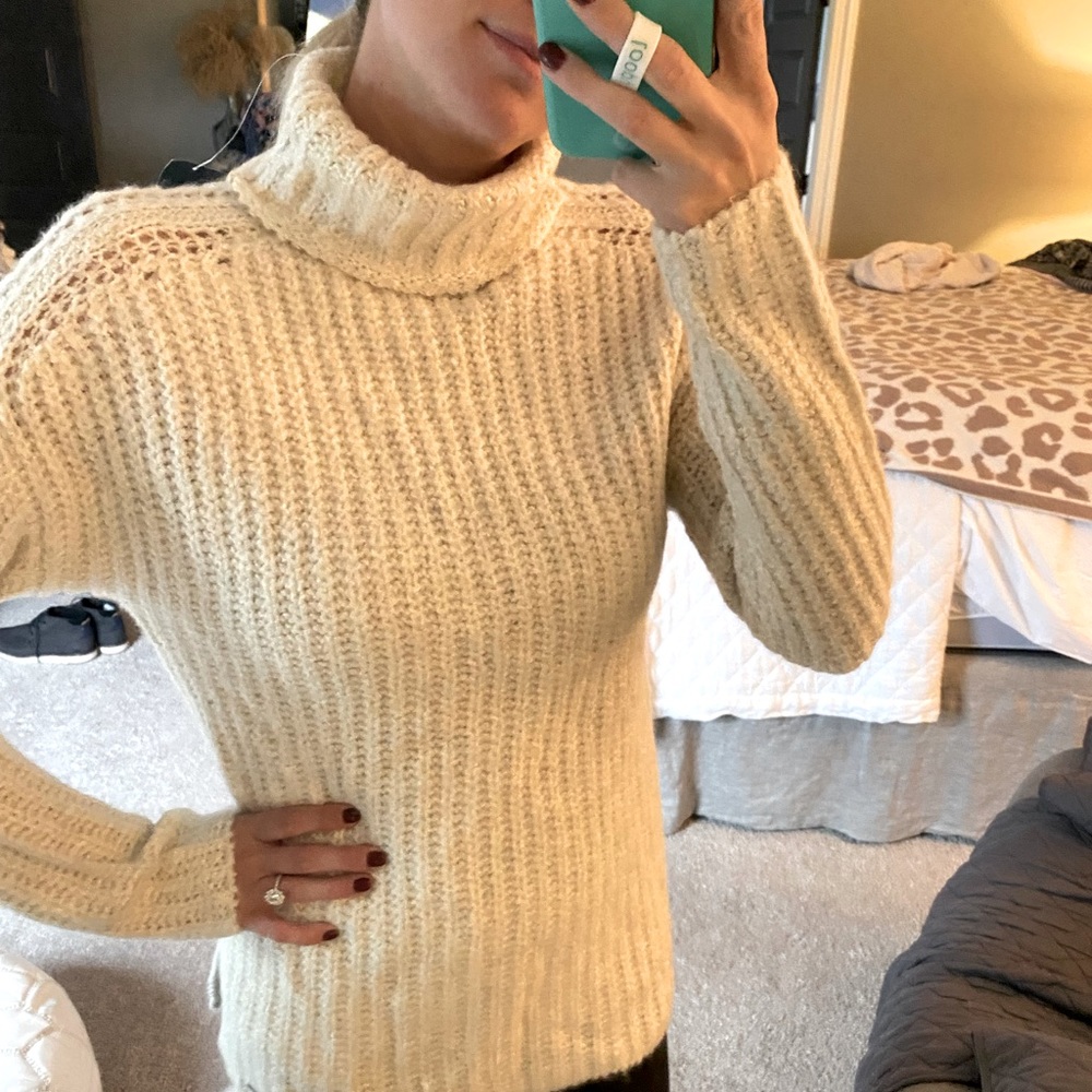 Women’s Abercrombie turtleneck sweater new small